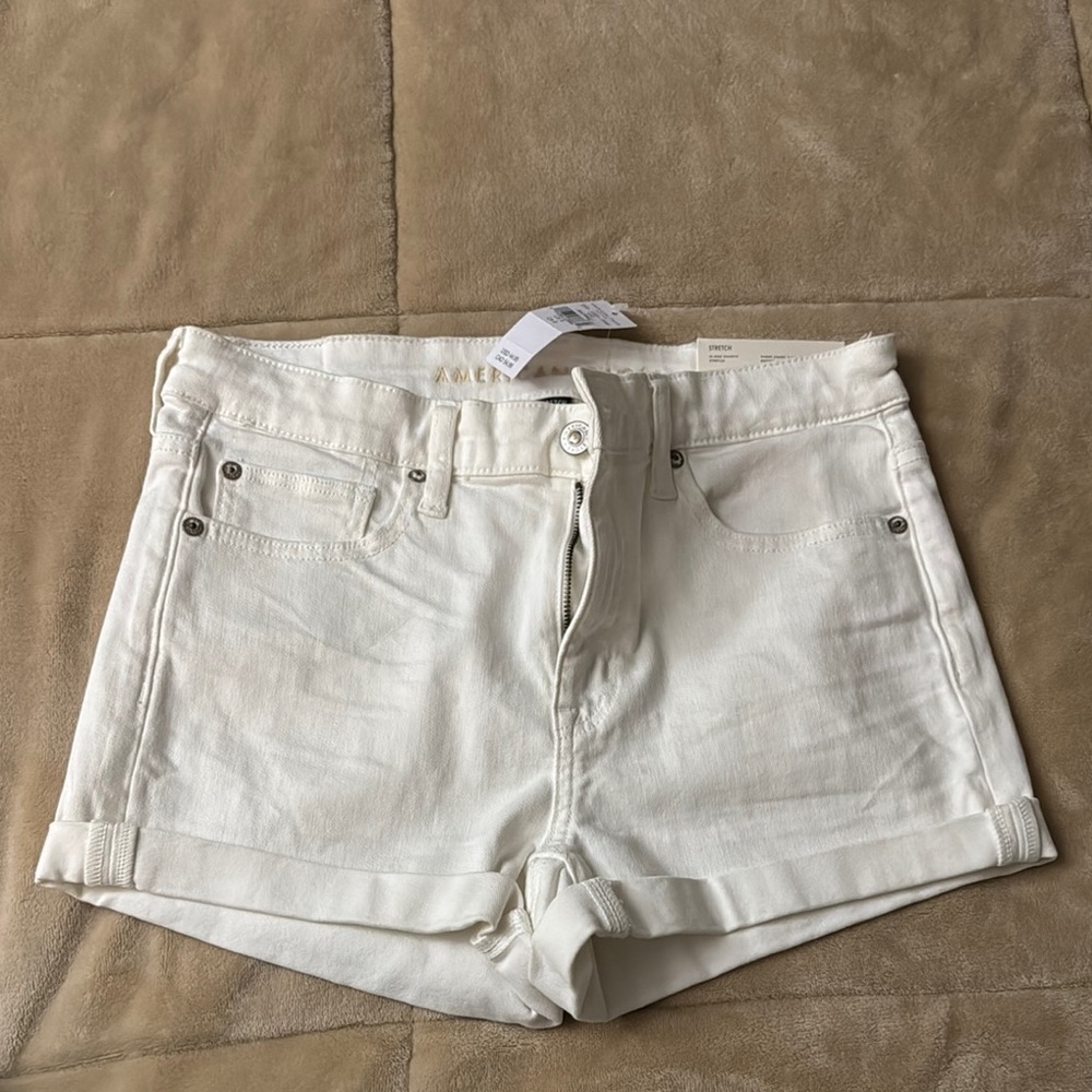NEW W/ TAGS American Eagle Women's White Denim Shorts - Size 6